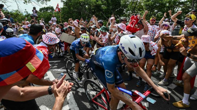 Einer Rubio (links) wurde bei der Tour de France in einen Unfall verwickelt. © APA/afp / JEFF PACHOUD