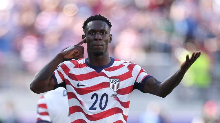 Folarin Balogun darf trotz einer Roten Karte spielen. © APA / JAMIE SQUIRE