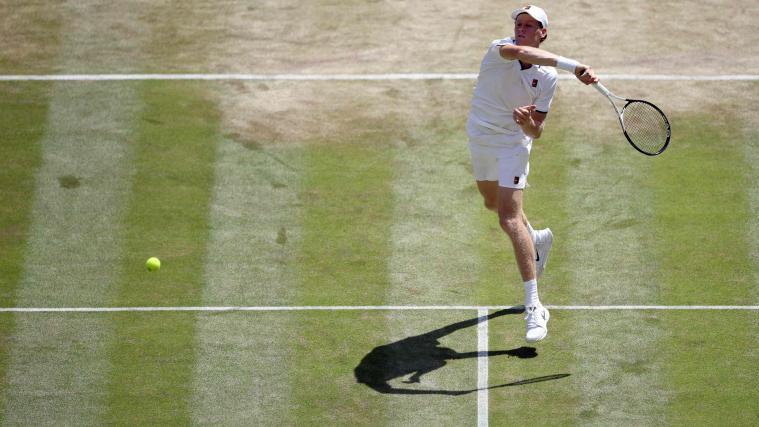 Jannik Sinner steht im Halbfinale von Wimbledon. © APA/afp / HENRY NICHOLLS
