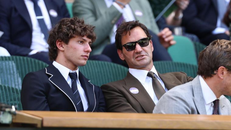 Kimi Antonelli hörte bei den Ratschlägen von Roger Federer ganz genau hin. © ANSA / NEIL HALL