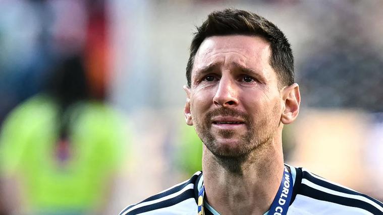 Lionel Messi war nach dem  Spiel am Boden. © APA/afp / PAUL ELLIS