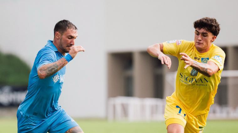 Matteo Politano feierte mit Napoli einen Testspielsieg gegen Carrarese.