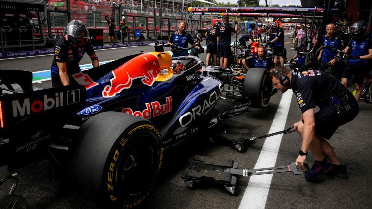 Max Verstappen und sein Team haben ein deutliches Ausrufezeichen gesetzt. © APA/afp / JOHN THYS