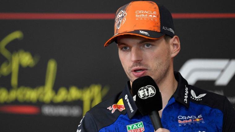 Max Verstappen zeigt sich angesichts der Spekulationen genervt. © APA/afp / JOHN THYS
