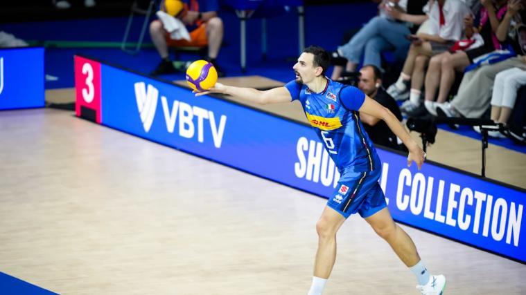 Simone Giannelli bei der Angabe. © fivb