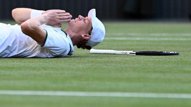 So jubelte Sinner nach seinem Triumph. © APA/afp / KIRILL KUDRYAVTSEV