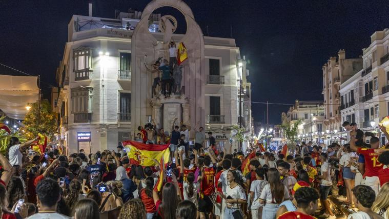 Überall in Spanien wurde vergangene Nacht gefeiert – leider auch mit Zwischenfällen. © ANSA / GINER