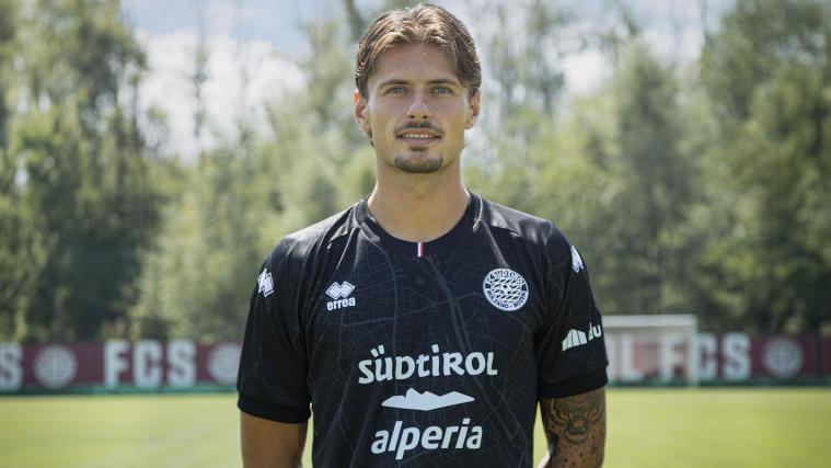 Andrea Giorgini en tenue extérieure du FC Südtirol. © FCS (2)