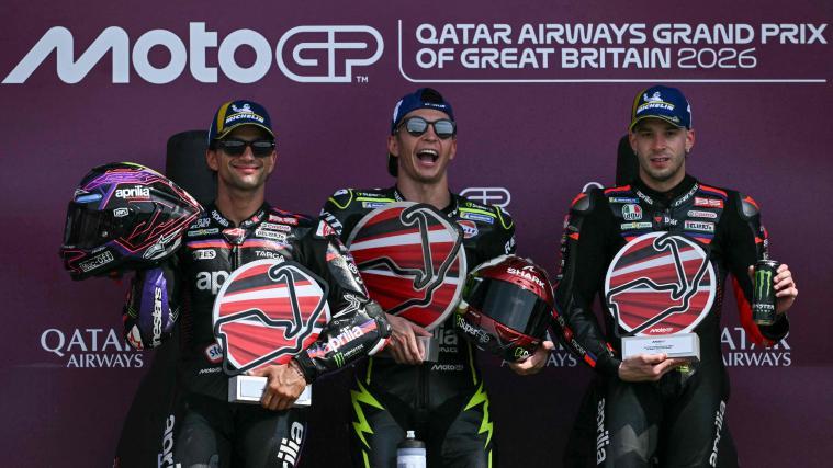 Das Aprillia-Podium in England. © APA/afp / GLYN KIRK