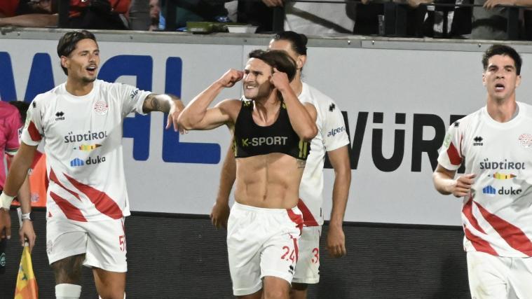 Der Gold-Torschütze: Simone Davi.