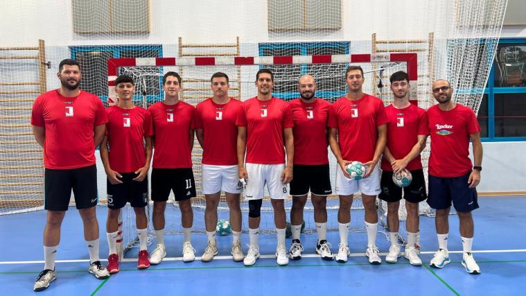 Die Neuen beim SSV Loacker Bozen Volksbank:  V. l. Samuele Bortolot, Georgi Boew, Thomas Brantsch, David Gligic, Dragan Gslisc, Matheus Zanutto, Ratko Starcevic, Marcos Garia und Trainer Sergio Palazzi.