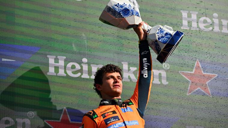Lando Norris bleibt seinem Team erhalten. © APA/afp / JOHN THYS
