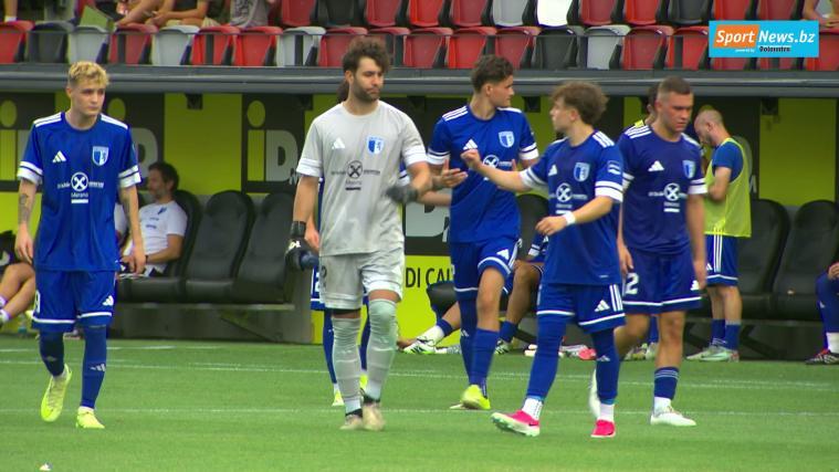 Brütende Hitze, sintflutartiger Gewitterregen und jede Menge Fußball-Action: Im Drusus-Stadion trafen erstmals ein Südtiroler Zweitligist und zwei heimische Serie-D-Klubs im direkten Vergleich aufeinander. Der große Sieger: der FC Südtirol. Unsere Kamera war aber nicht nur beim FCS hautnah dabei, sondern auch beim FC Obermais und bei Virtus Bozen - inklusive der Stimmen zum Spiel. © stol