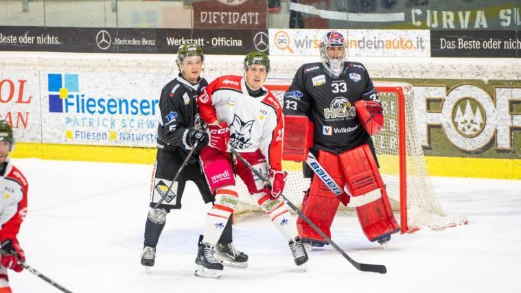 Bolzano (in white) and Merano engaged in a thrilling duel. © BK Photo