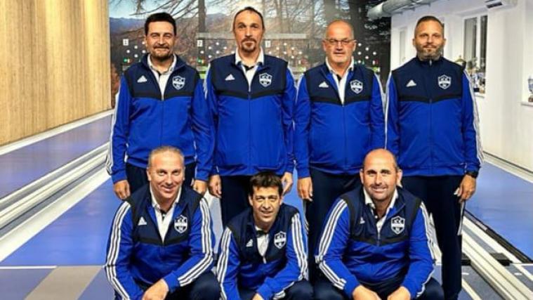 Hinten von links die Nalser Horst Steinhauser, Christian Mocanù, Martin Oberhofer, Szabolcs Tòt; vorne von links Kurt Plunger, Roland Lechner und Florian Egger.