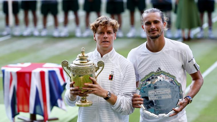 Jannik Sinner und Alexander Zverev nach dem Finale von Wimbledon. © ANSA / TOLGA AKMEN