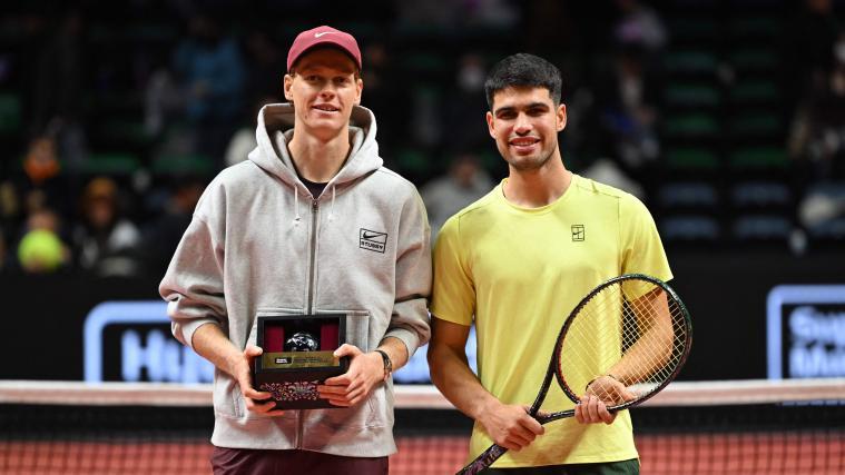 Jannik Sinner (links) und Carlos Alcaraz haben heuer mit Verletzungsproblemen zu kämpfen. © APA/afp / JUNG YEON-JE