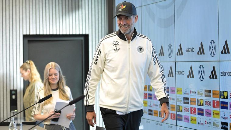 Jürgen Klopp stellte seine erste Spielerauswahl vor. © APA/afp / HANNES P. ALBERT