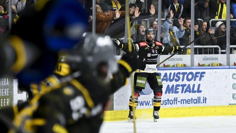 Raphael Andergassen absolviert sein erstes IHL-Spiel für den SV Kaltern. © I. Foppa / HC Pustertal
