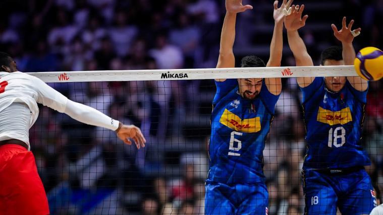 Simone Giannelli (Mitte) ist auch bam Block eine Garantie. © Federvolley