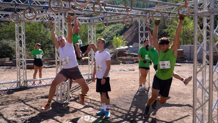 Zum fünften Mal fand am Samstagvormittag die Beyond Challenge in Eppan statt. Hunderte Athleten sowie zahlreiche Soldaten des italienischen Heeres gingen bei diesem speziellen Hindernis- und Fitnesslauf quer durch den Montiggler Wald an den Start. © stol