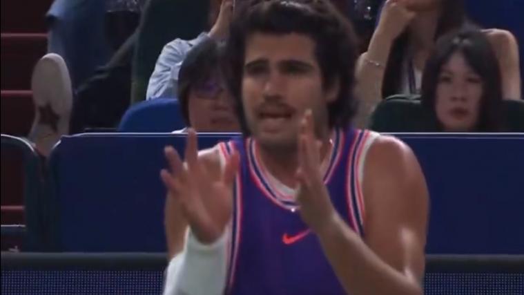 Carlos Alcaraz schimpfte vor sich hin. © Screenshot