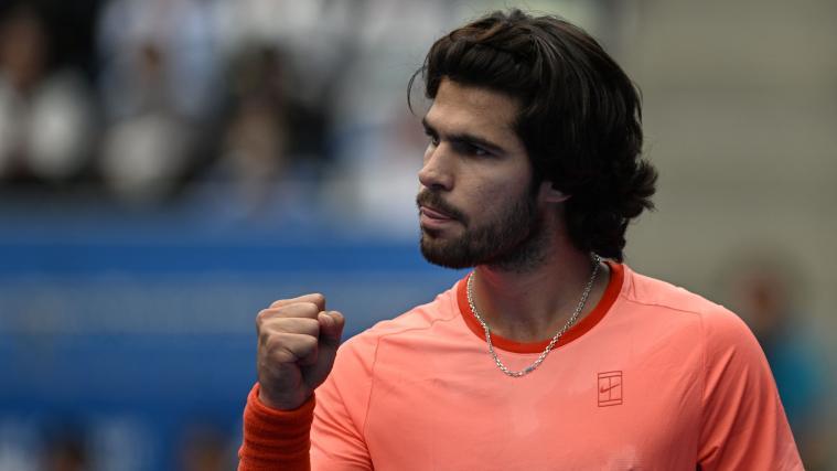 Carlos Alcaraz steht im Halbfinale von Tokio. © APA/afp / RIE KIKUCHI
