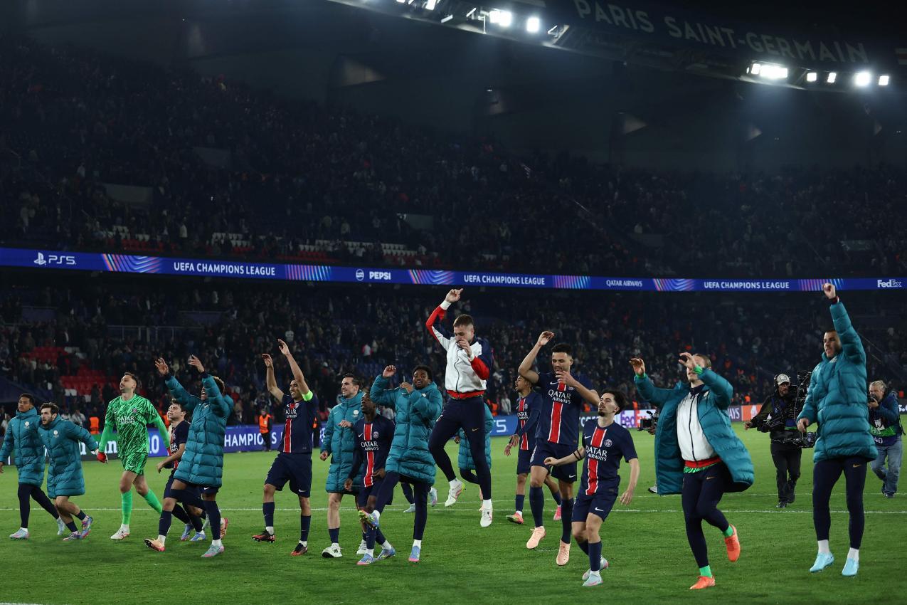 Die PSG-Spieler jubelten ausgelassen über den verdienten Heimsieg. © APA/afp / FRANCK FIFE