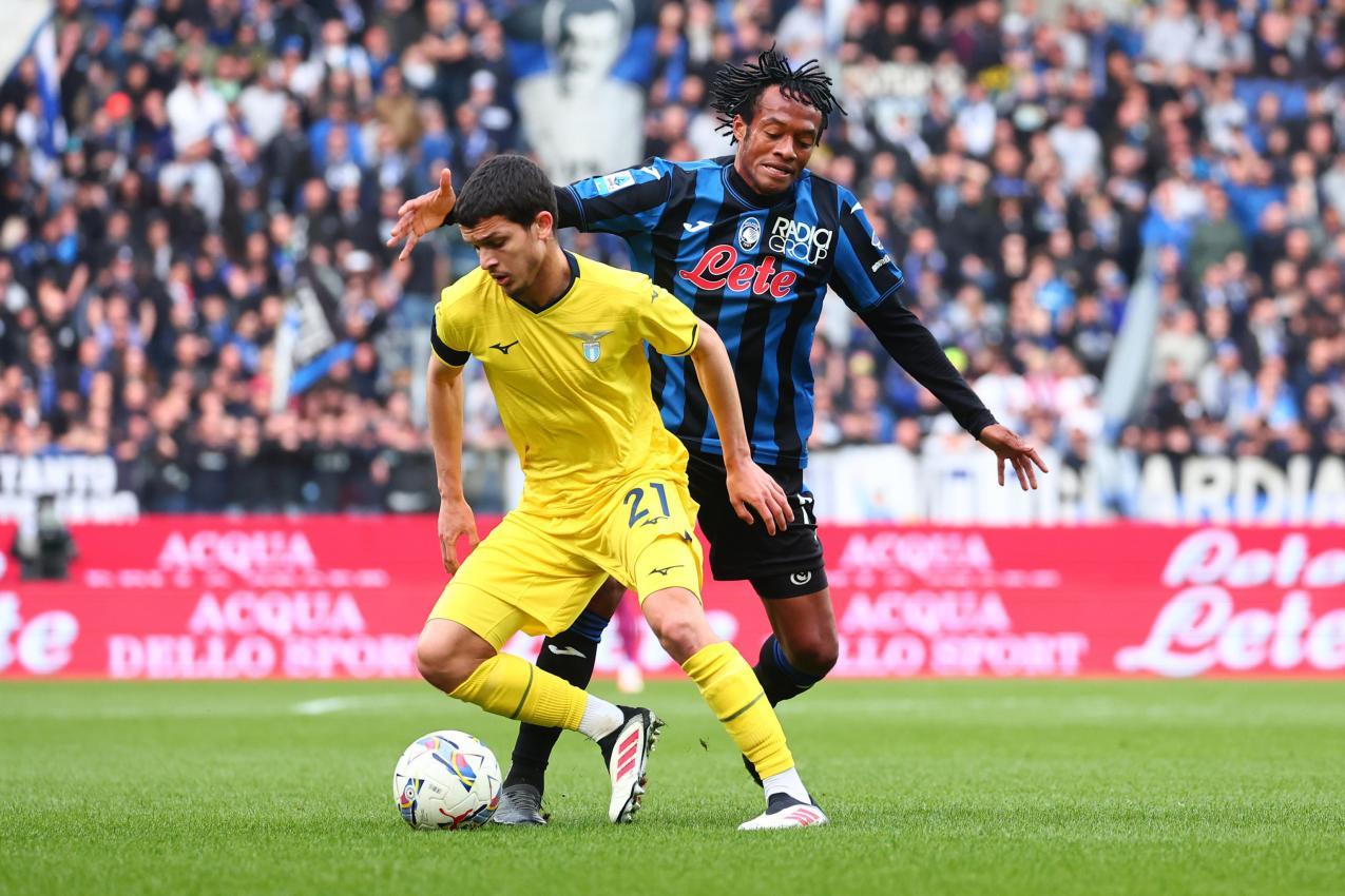 Für Juan Cuadrado (hinten) und Atalanta ist der Meisterzug abgefahren. © ANSA / MICHELE MARAVIGLIA