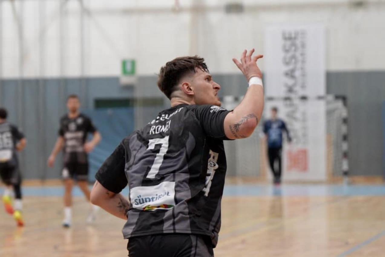 Brachte die Fans immer wieder zum Jubeln: Tommaso Romei. © Meran Handball