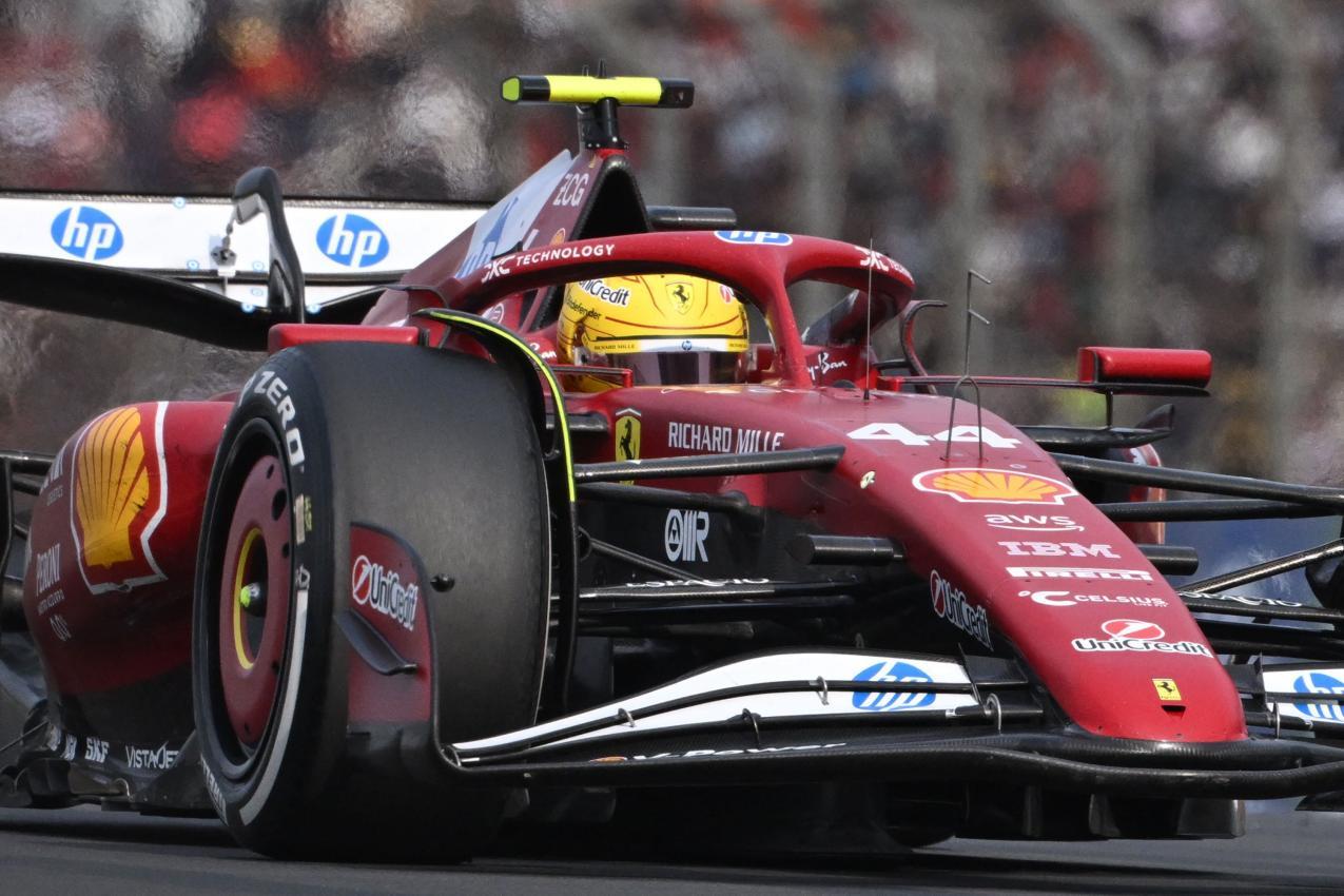 Das Ferrari-Auto bereitet Probleme. © APA/afp / GREG BAKER