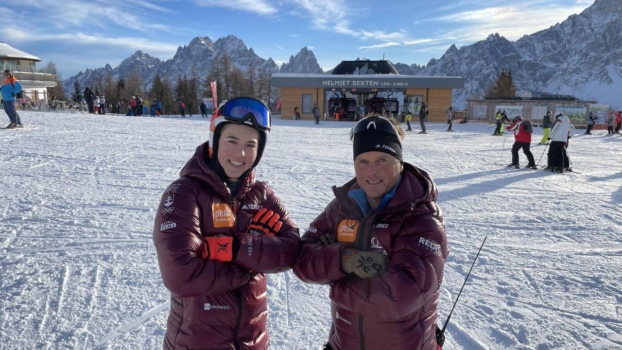 Der Schweizer Mauro Pini (hier mit Petra Vlhova) soll Italiens Techniker zurück in die Spur bringen. © ct