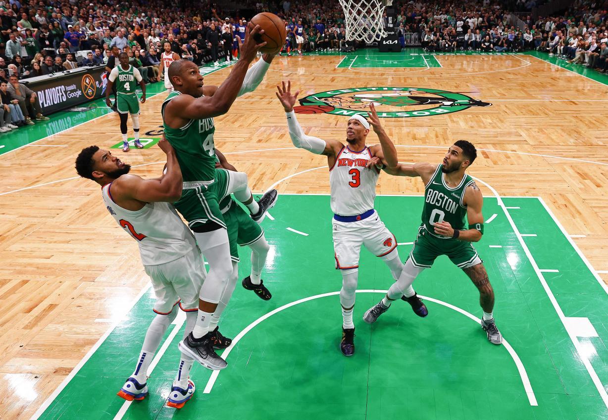 Die Boston Celtics (in Grün) und die New York Knicks lieferten sich ein packendes Duell. © APA / MADDIE MEYER