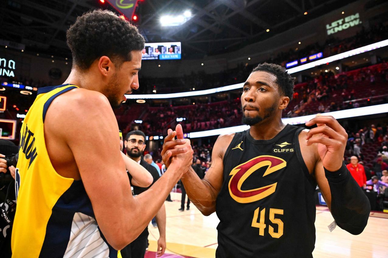 Donovan Mitchell (r.) und die Cavaliers sind raus. © APA / JASON MILLER
