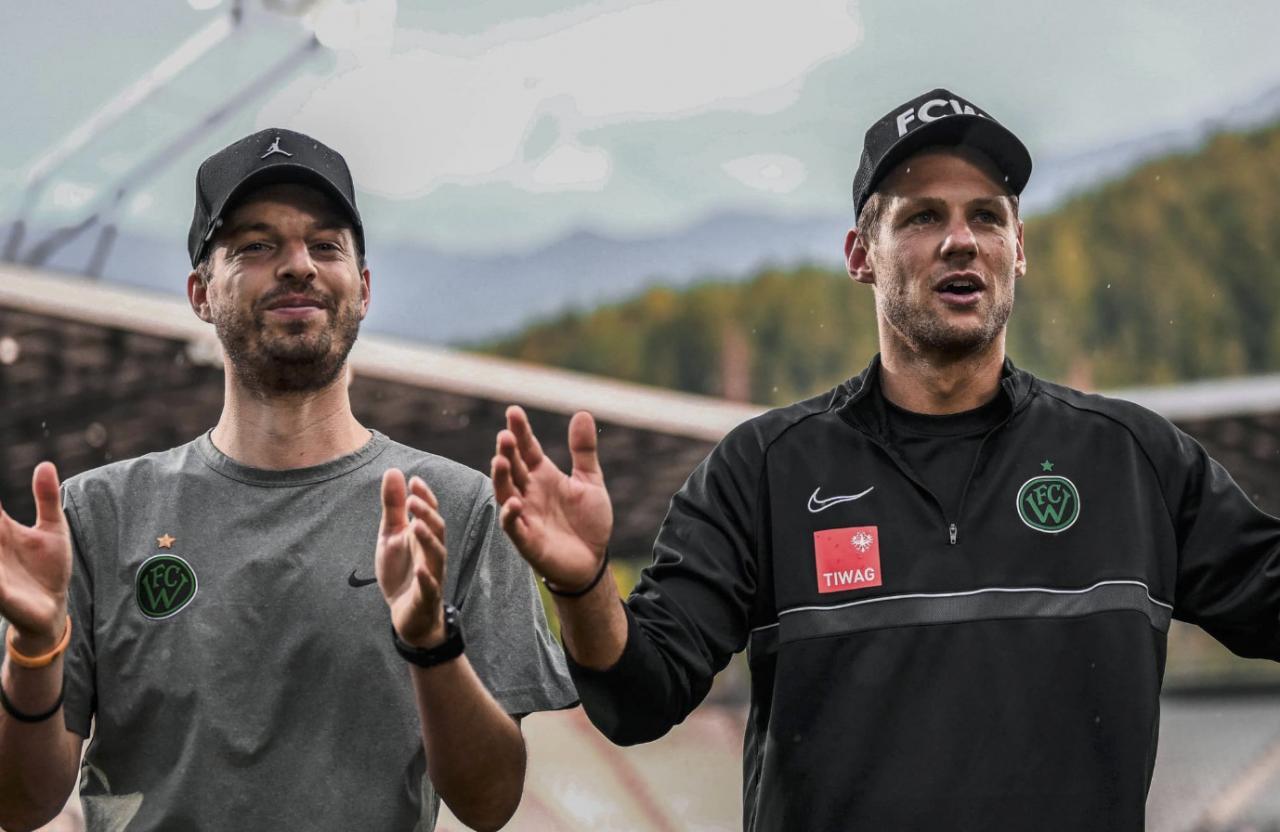 Fabian Lantschner (l.) with head coach Sebastian Siller.