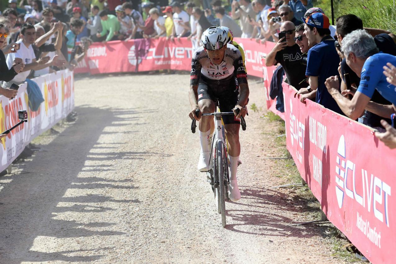Isaac del Toro holte als erster Mexikaner das Rosa Trikot. © APA/afp / LUCA BETTINI