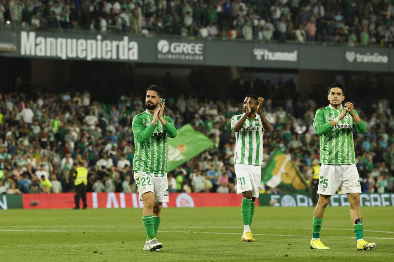 Isco (links) will mit Betis Sevilla die Conference League holen. © ANSA / Julio Munoz