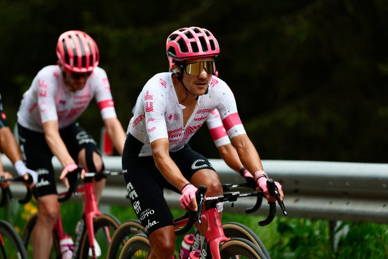 Richard Carapaz gilt nach wie vor als Favorit auf den Giro-Sieg. © APA/afp / LUCA BETTINI