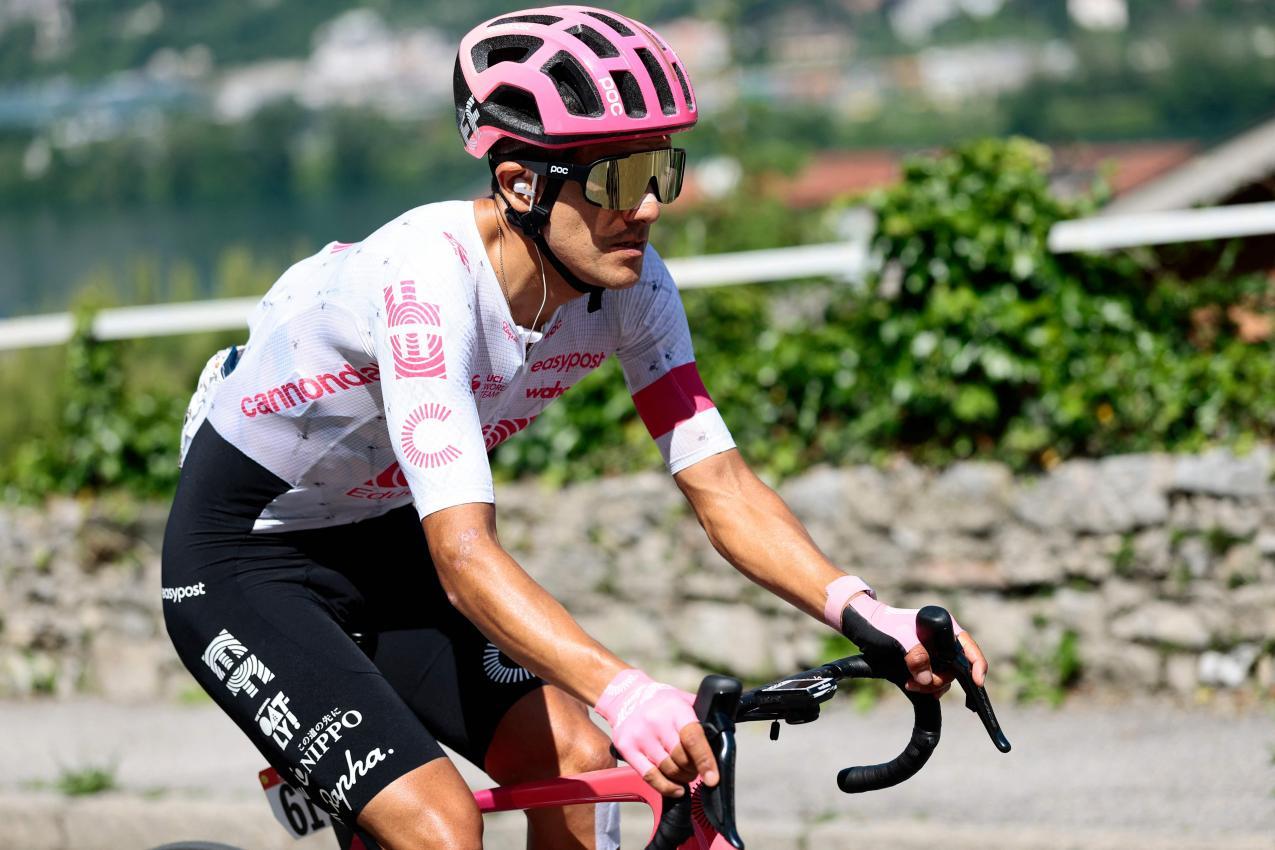 Richard Carapaz wird am Freitag angreifen. © APA/afp / LUCA BETTINI