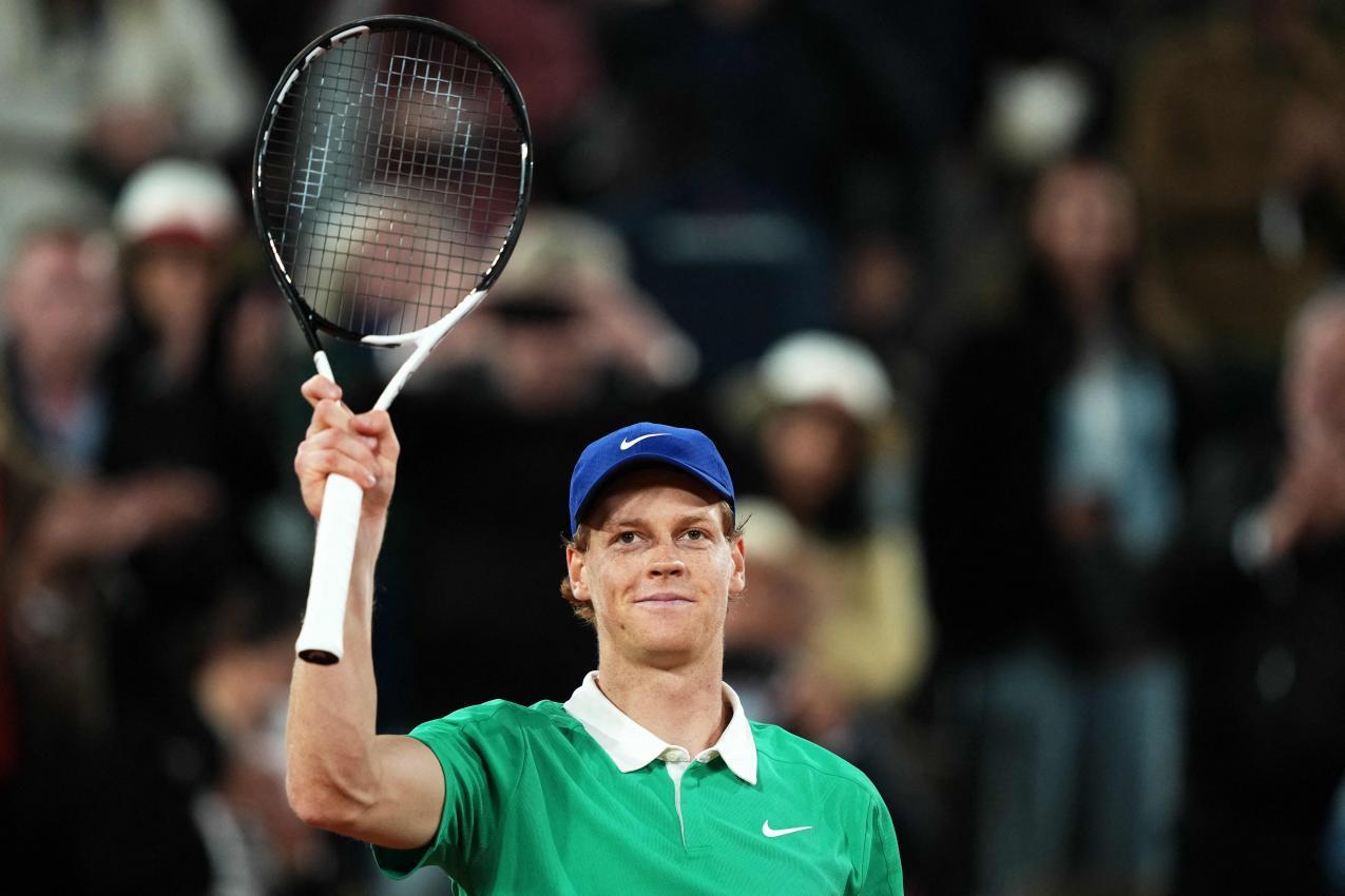 Sinner gewann in der ersten Runde souverän. © APA/afp / DIMITAR DILKOFF