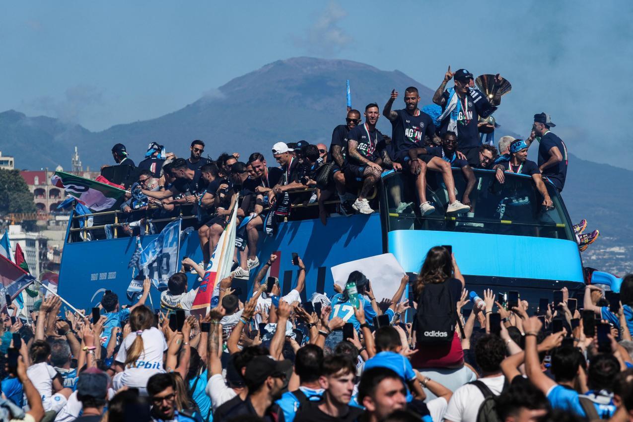 So wild feierte Napoli am Montag noch den Scudetto. © ANSA / CESARE ABBATE