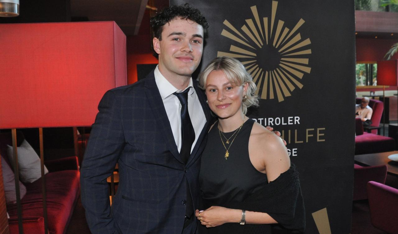 Tommy Purdeller (hier mit Freundin Laura)  wurde kürzlich bei der Sportgala in Meran zu Südtirols bestem Nachwuchssportler gekürt. © D/liz