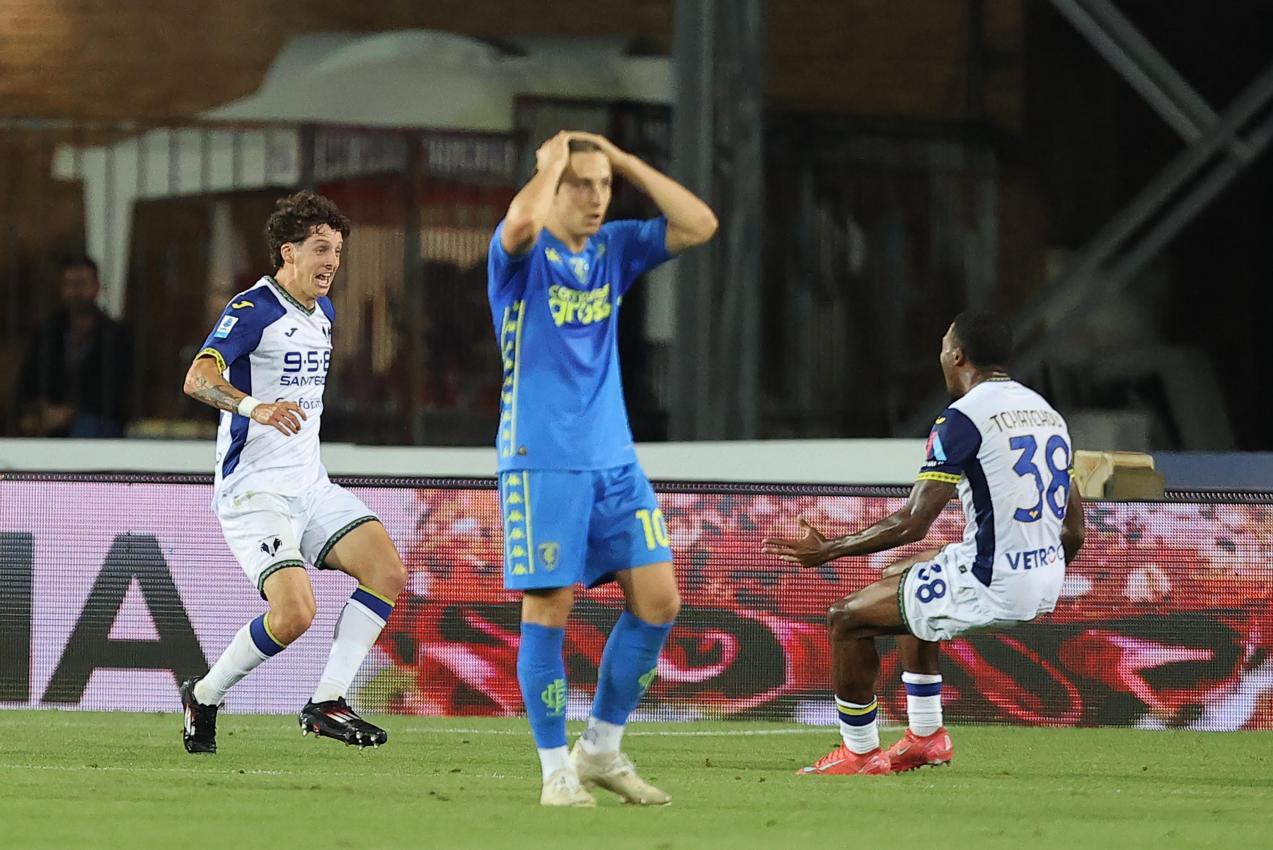 Verona jubelt, Empoli ist entsetzt. Es war das einzige direkte Duell im Tabellenkeller. © ANSA / CLAUDIO GIOVANNINI