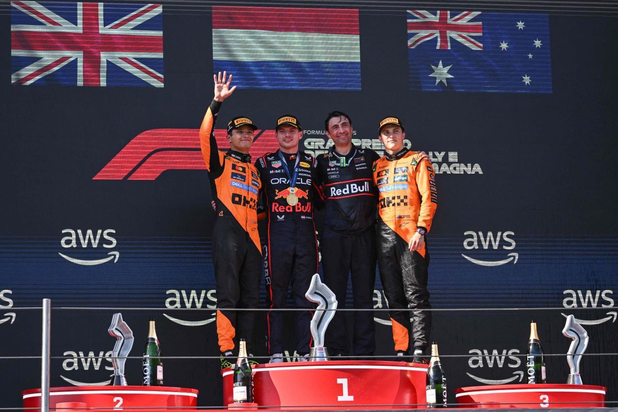 Verstappen setzte sich vor dem McLaren durch. © APA/afp / ANDREJ ISAKOVIC