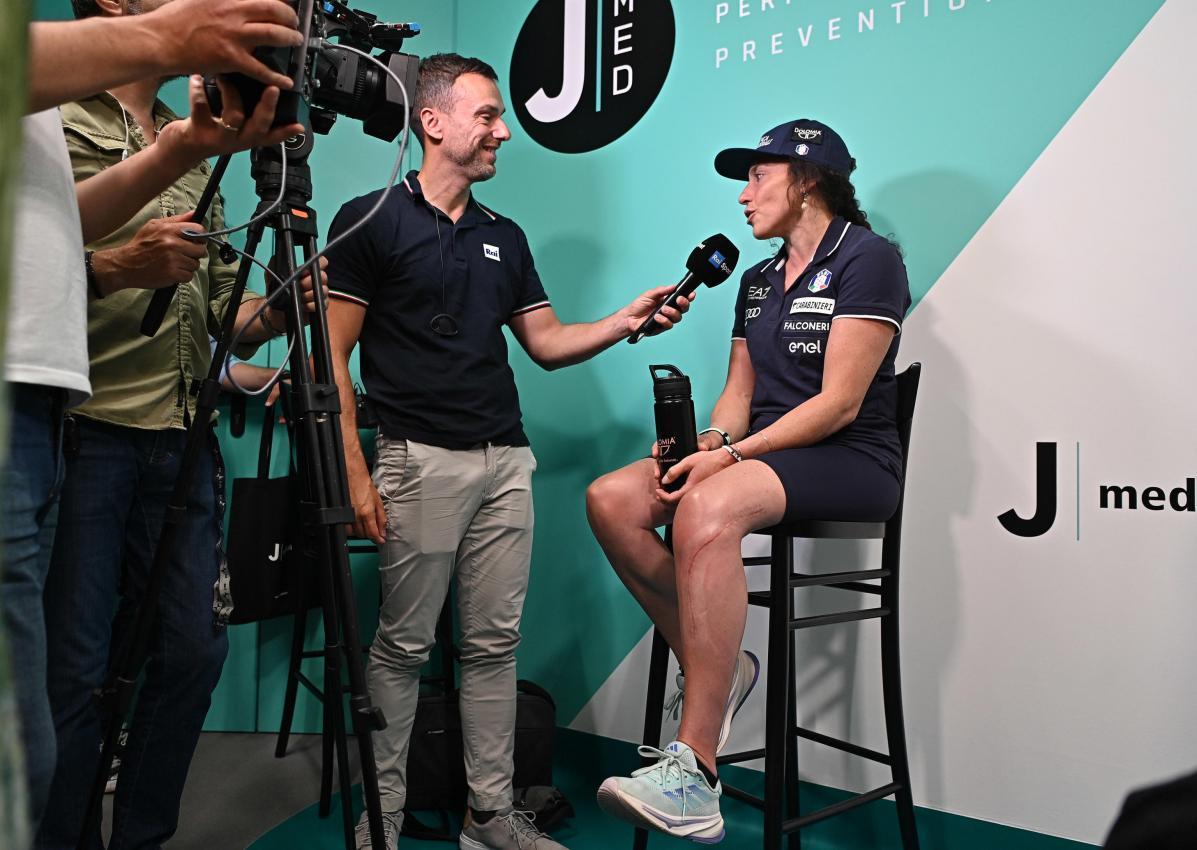 Federica Brignone gab eine PK, wo sie über ihre mögliche Rückkehr sprach. © ANSA / Alessandro Di Marco