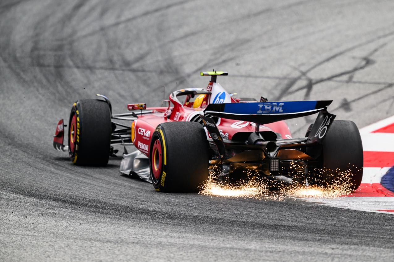 Lewis Hamilton hatte Probleme mit seinem Bolide. © APA / MAX SLOVENCIK