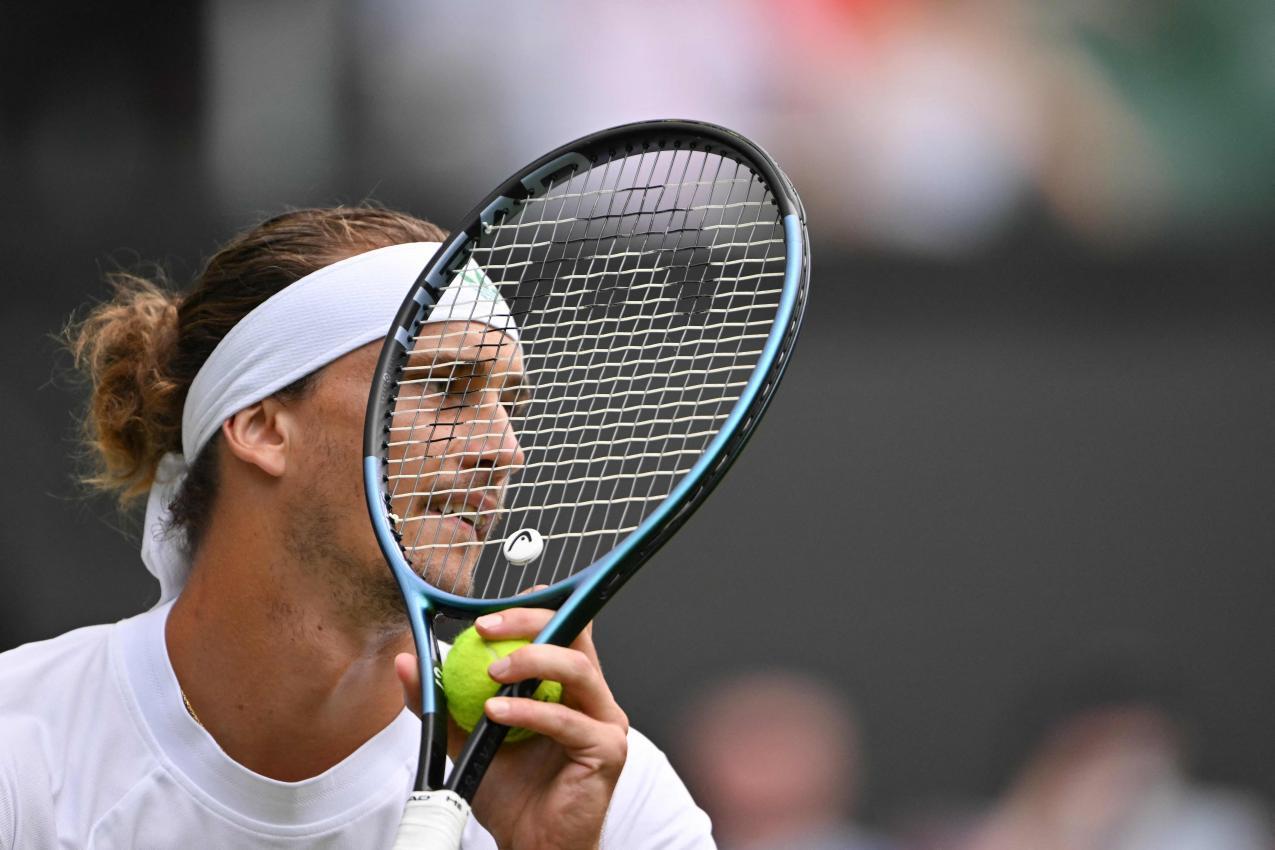 Alexander Zverev denkt über psychische Hilfe nach. © APA/afp / GLYN KIRK