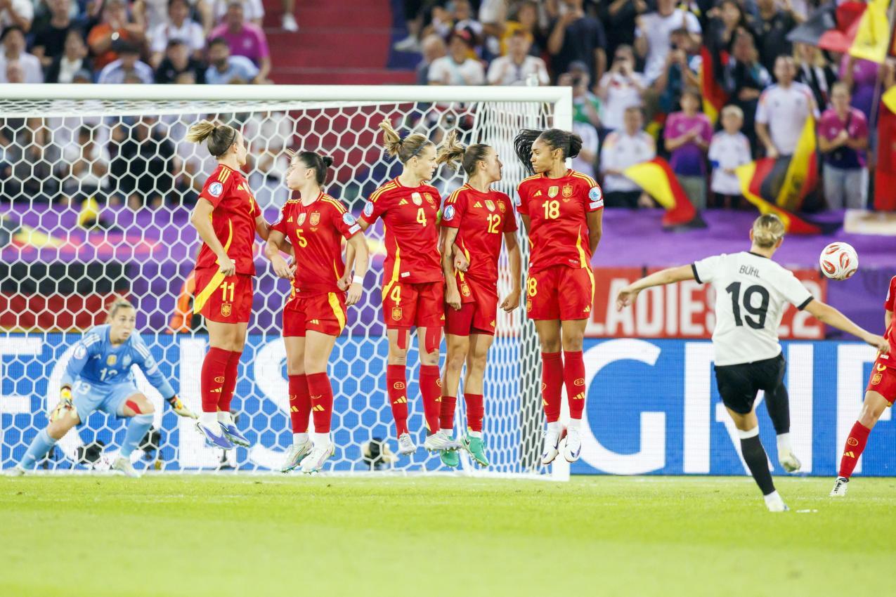 Bühl gelang beinahe der goldene Treffer. © ANSA / MICHAEL BUHOLZER