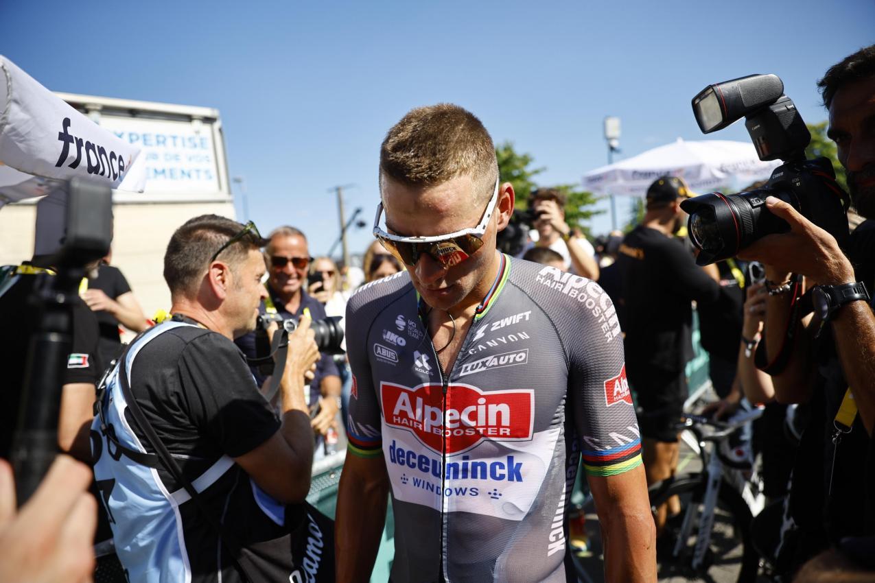 Mathieu Van Der Poel holte das Gelbe Trikot zurück. © ANSA / MARTIN DIVISEK