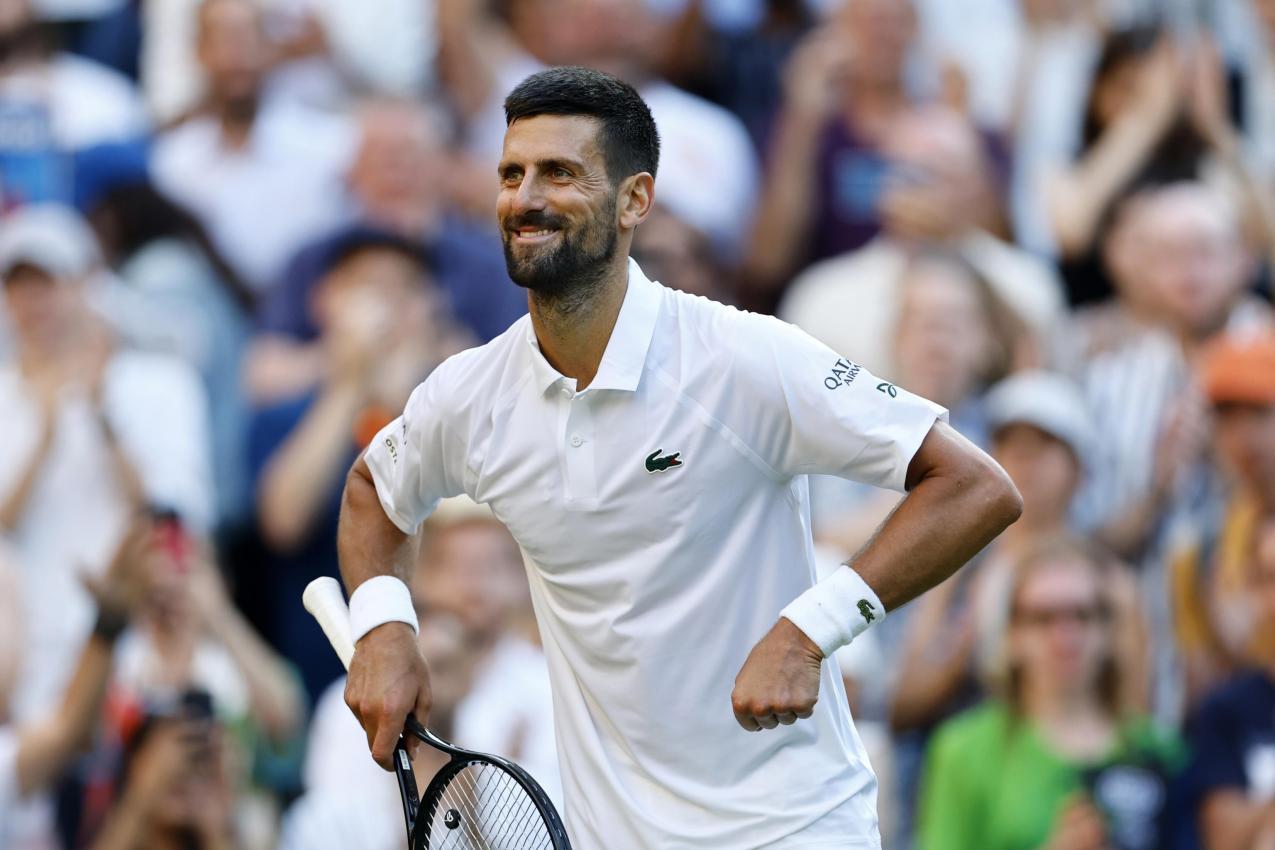 Mit dieser Pumpen-Geste sorgt Novak Djokovic für Diskussionen. © ANSA / TOLGA AKMEN